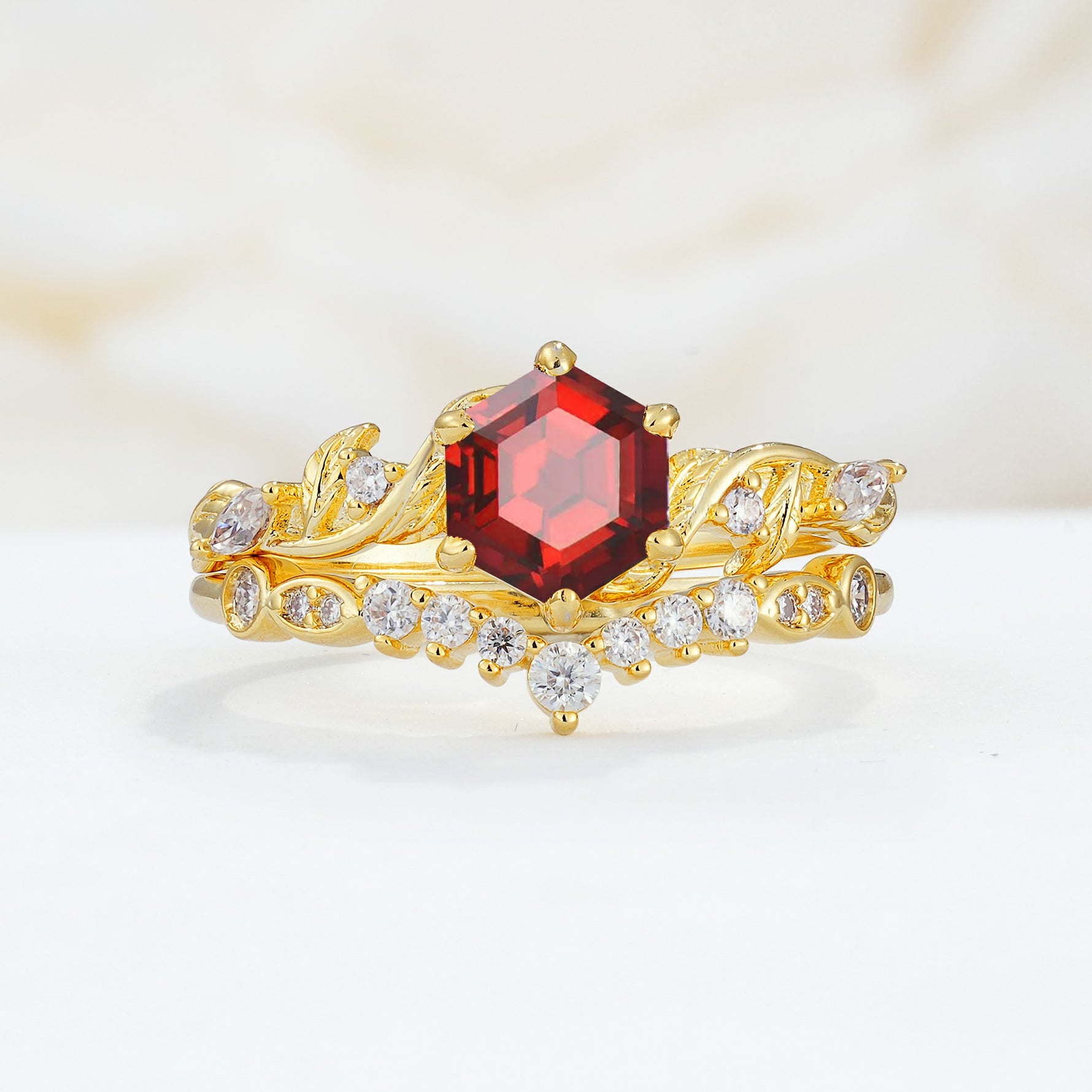 SR17149 Garnet Ring - Yellow-Gold