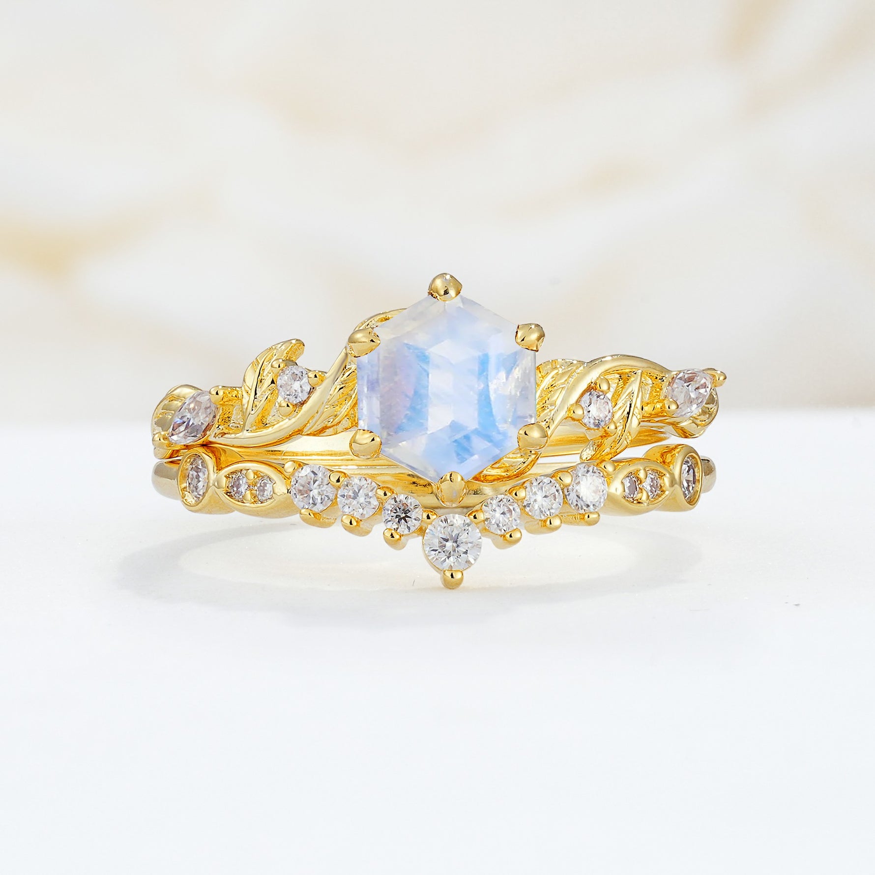SR17149 Moonstone Ring - Yellow-Gold