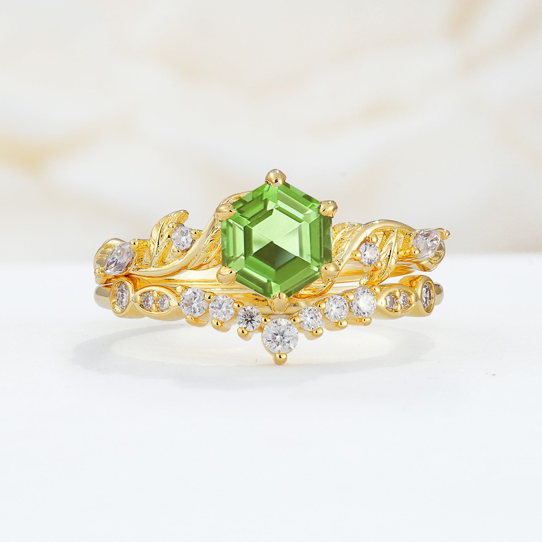SR17149 Peridot Ring - Yellow-Gold