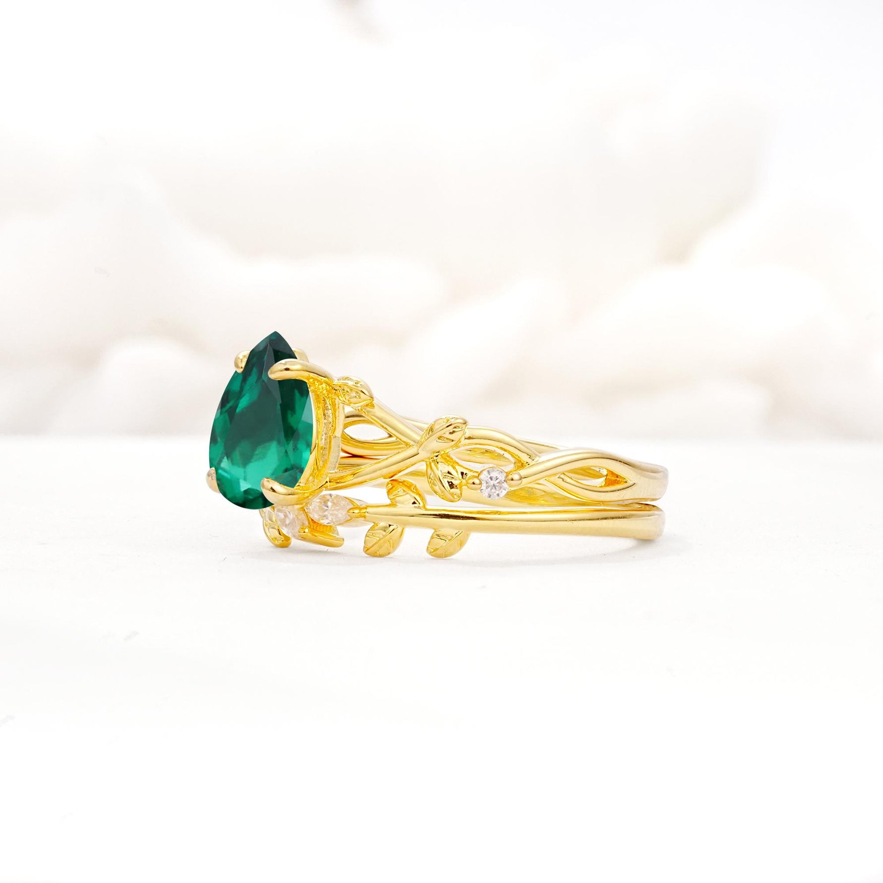 Botanical Twisted Vine Pear Cut Emerald Bridal Ring Set - Rose-Gold