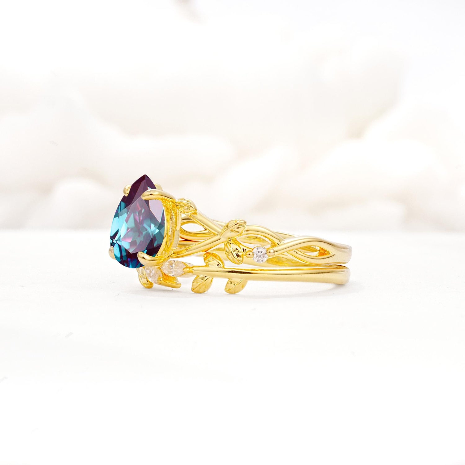 Botanical Twisted Vine Pear Cut Alexandrite Bridal Ring Set - Rose-Gold