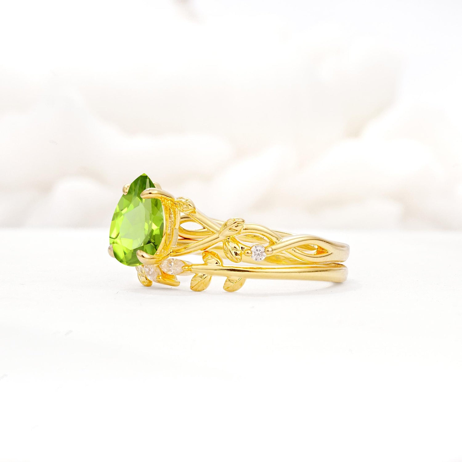 Botanical Twisted Vine Pear Cut Peridot Bridal Ring Set - Rose-Gold