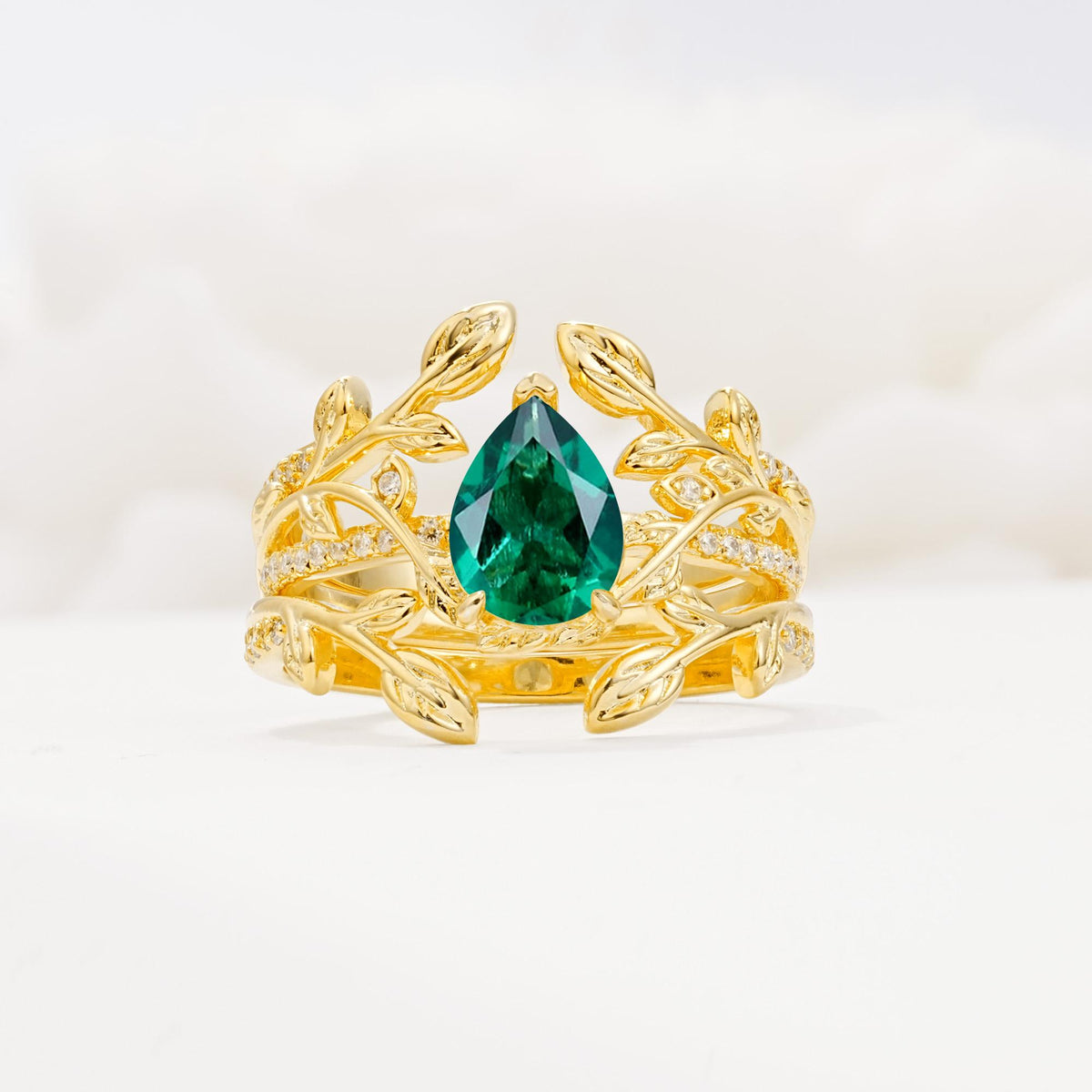 Pear Cut Emerald Floral Engagement Ring Set - Yellow-Gold