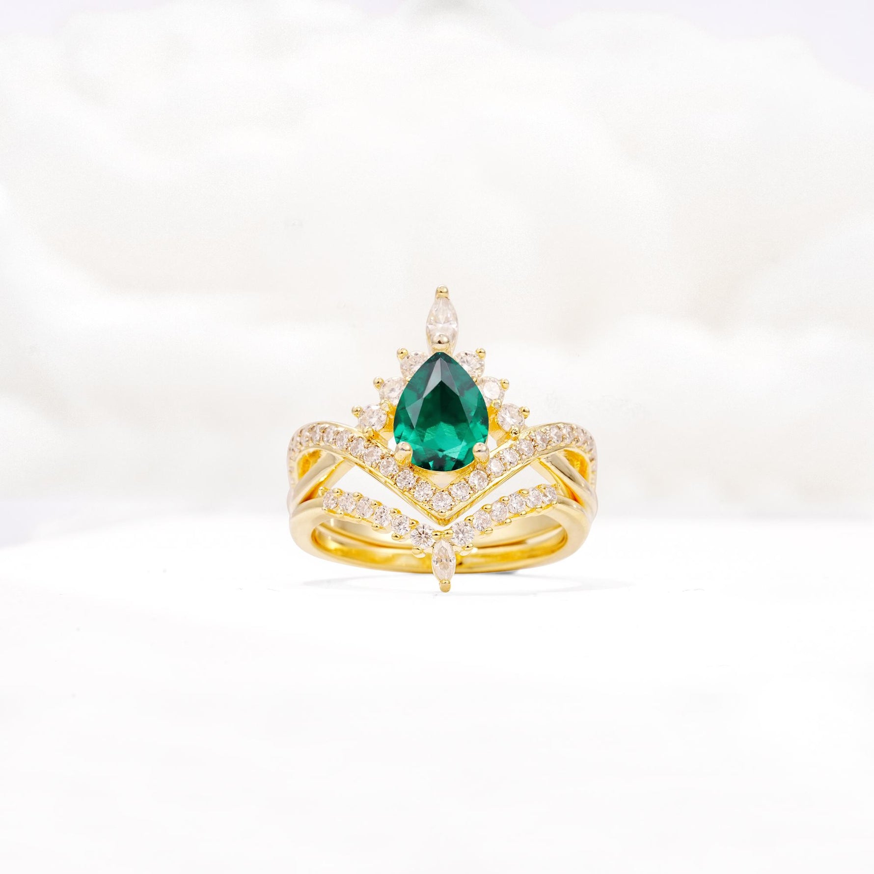 Tiara Pear Cut Emerald Bridal Ring Set with Chevron Enhancer Band - Yellow-Gold