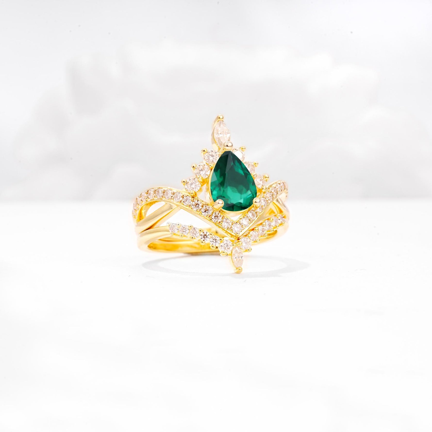 Tiara Pear Cut Emerald Bridal Ring Set with Chevron Enhancer Band - Rose-Gold