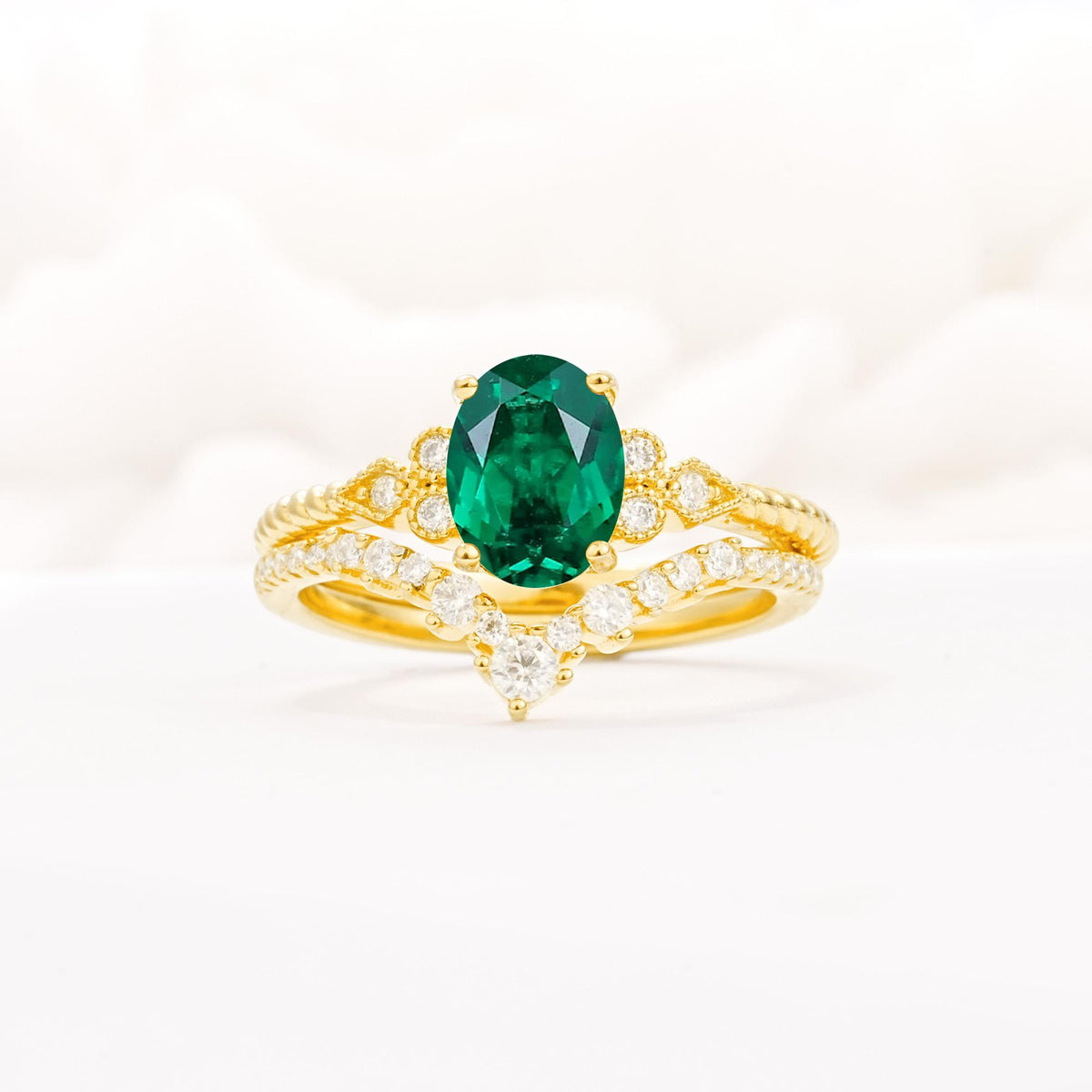 Oval Cut Emerald Vintage Engagement Ring Set with Chevron Band - Yellow-Gold