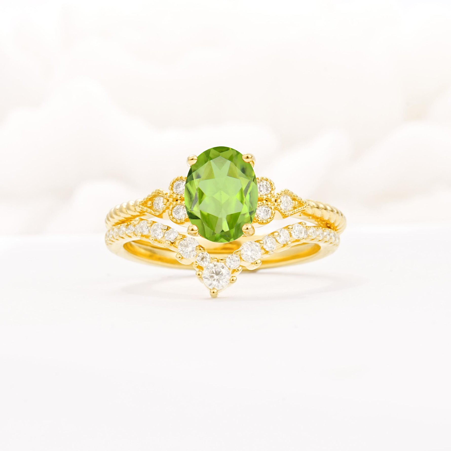 Oval Cut Peridot Vintage Engagement Ring Set with Chevron Band - Yellow-Gold