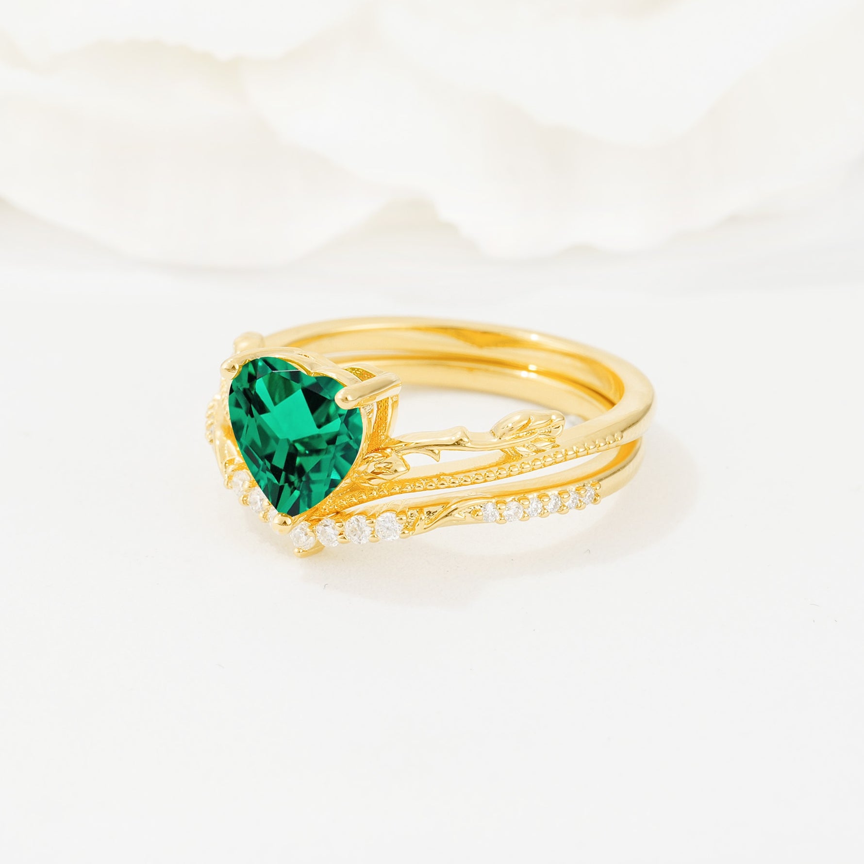 Nature Inspired Heart Cut Emerald Bridal Ring Set - Rose-Gold