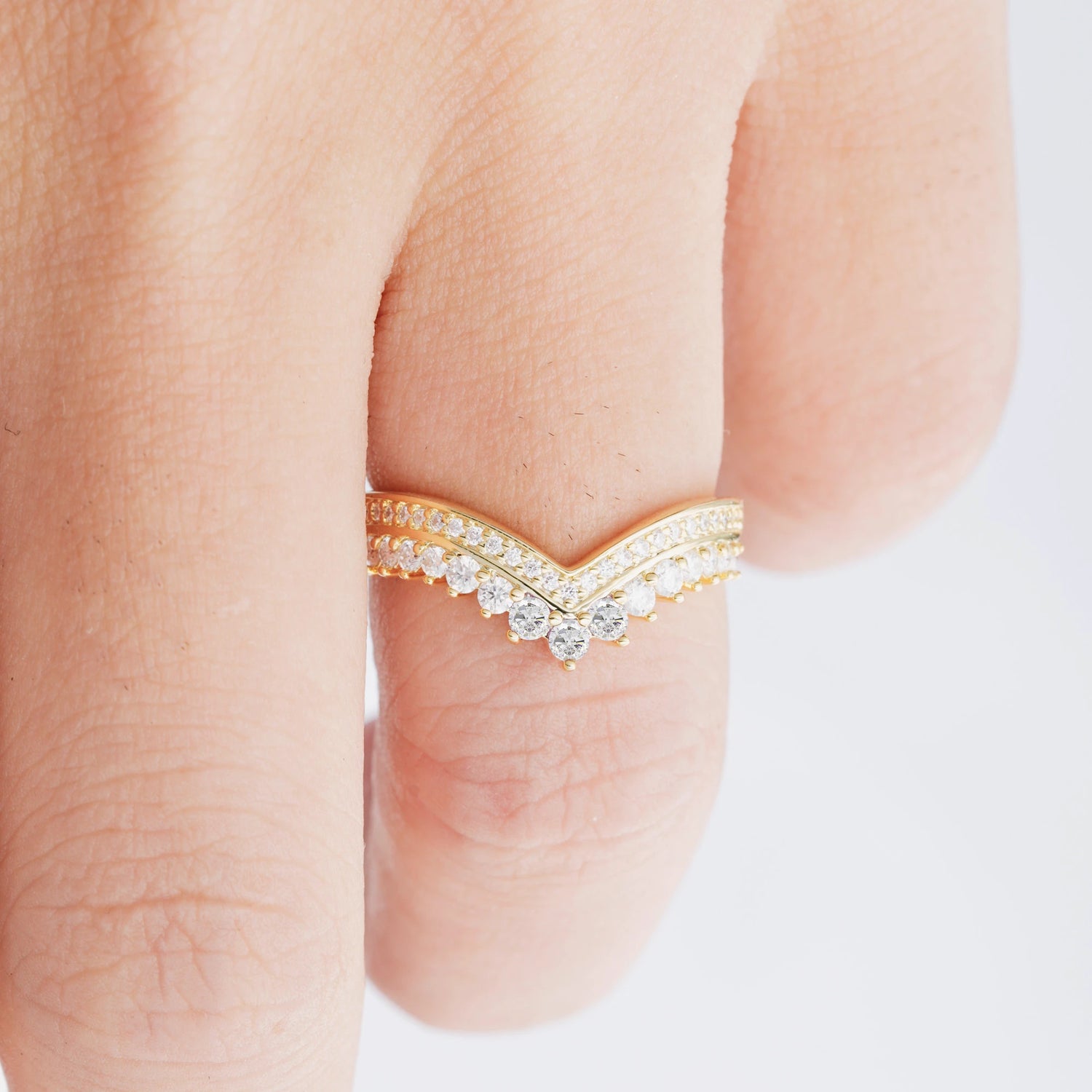 Vintage Round Cut Curved Chevron Moissanite Ring Set for Women