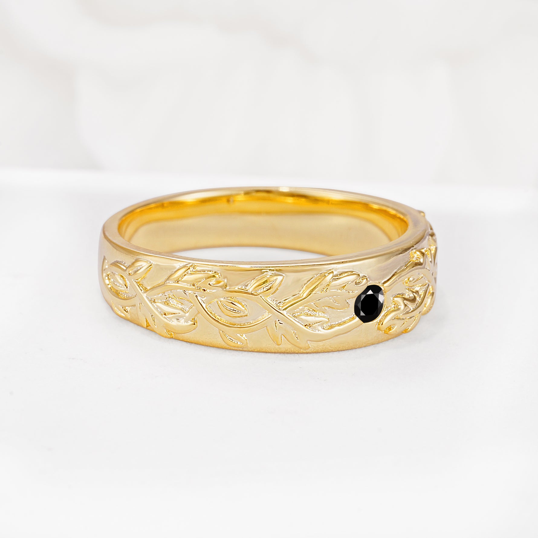 Vintage Leaf Engraved Solitaire Black Onyx Men's Wedding Band - Additional view