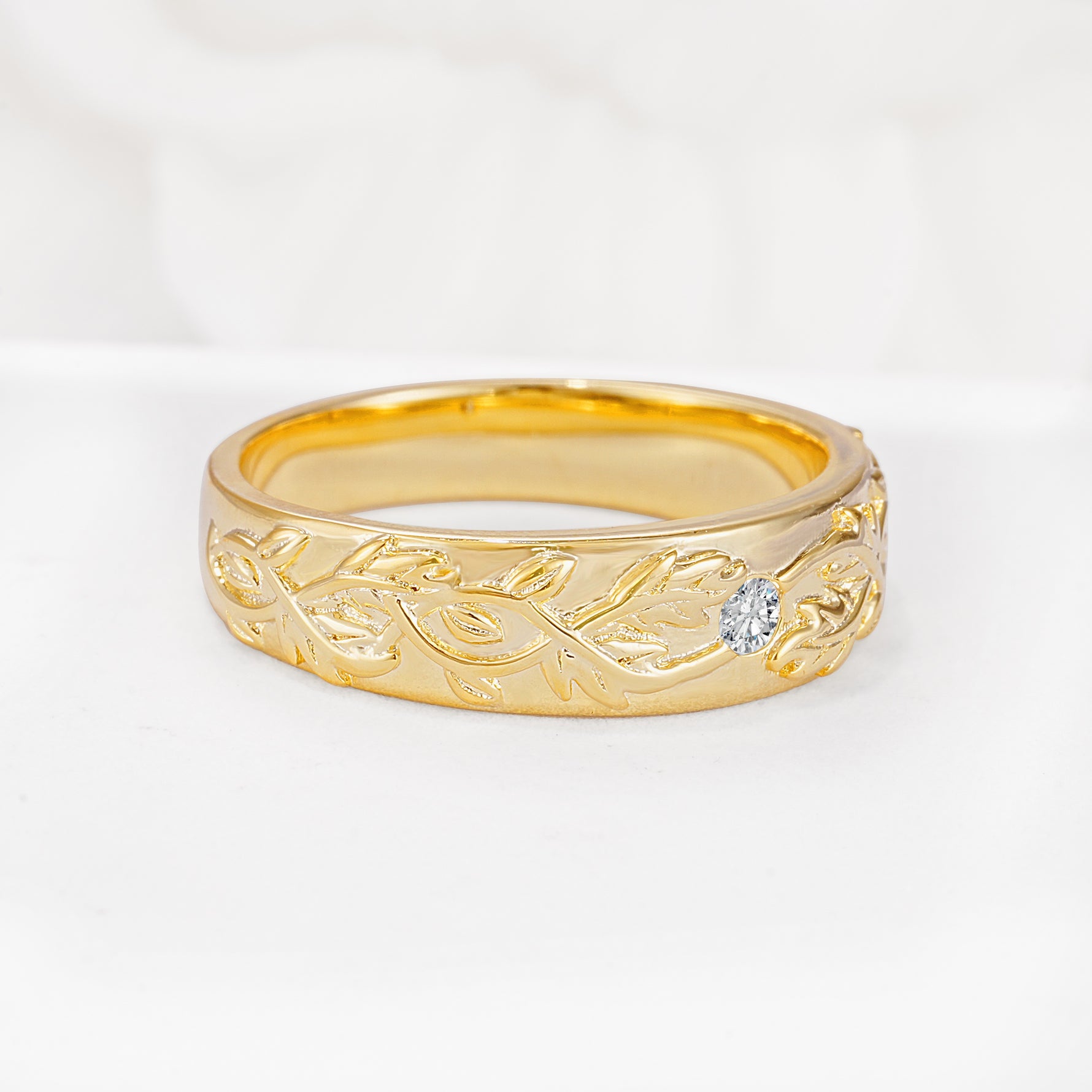 Vintage Leaf Engraved Solitaire Lab Diamond Men's Wedding Band - Additional view