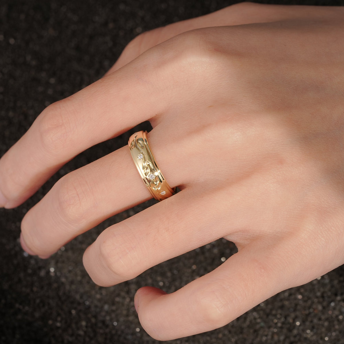 Round Cut Moissanite Vine Engraved Men’s Wedding Band - Additional view