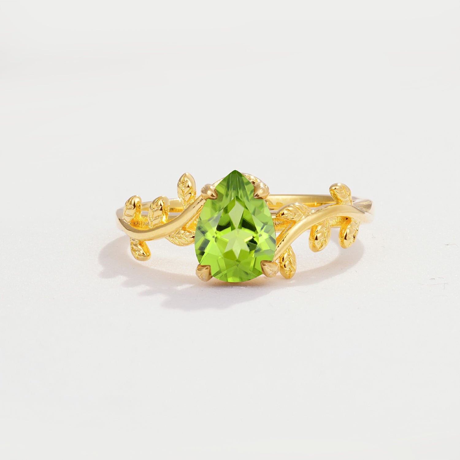 SR17493 Peridot Ring - Yellow-Gold
