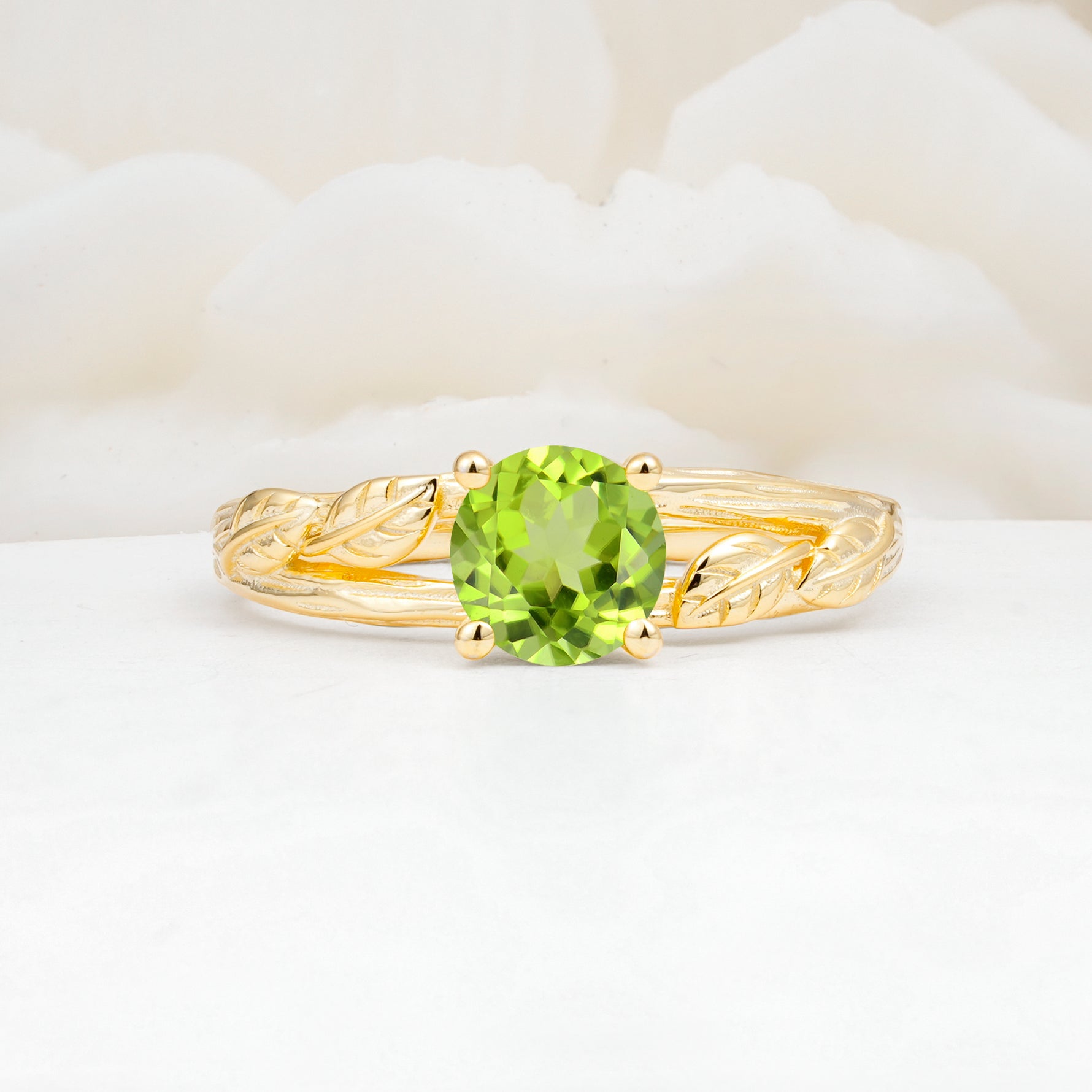 SR17587 Peridot Ring - Yellow-Gold
