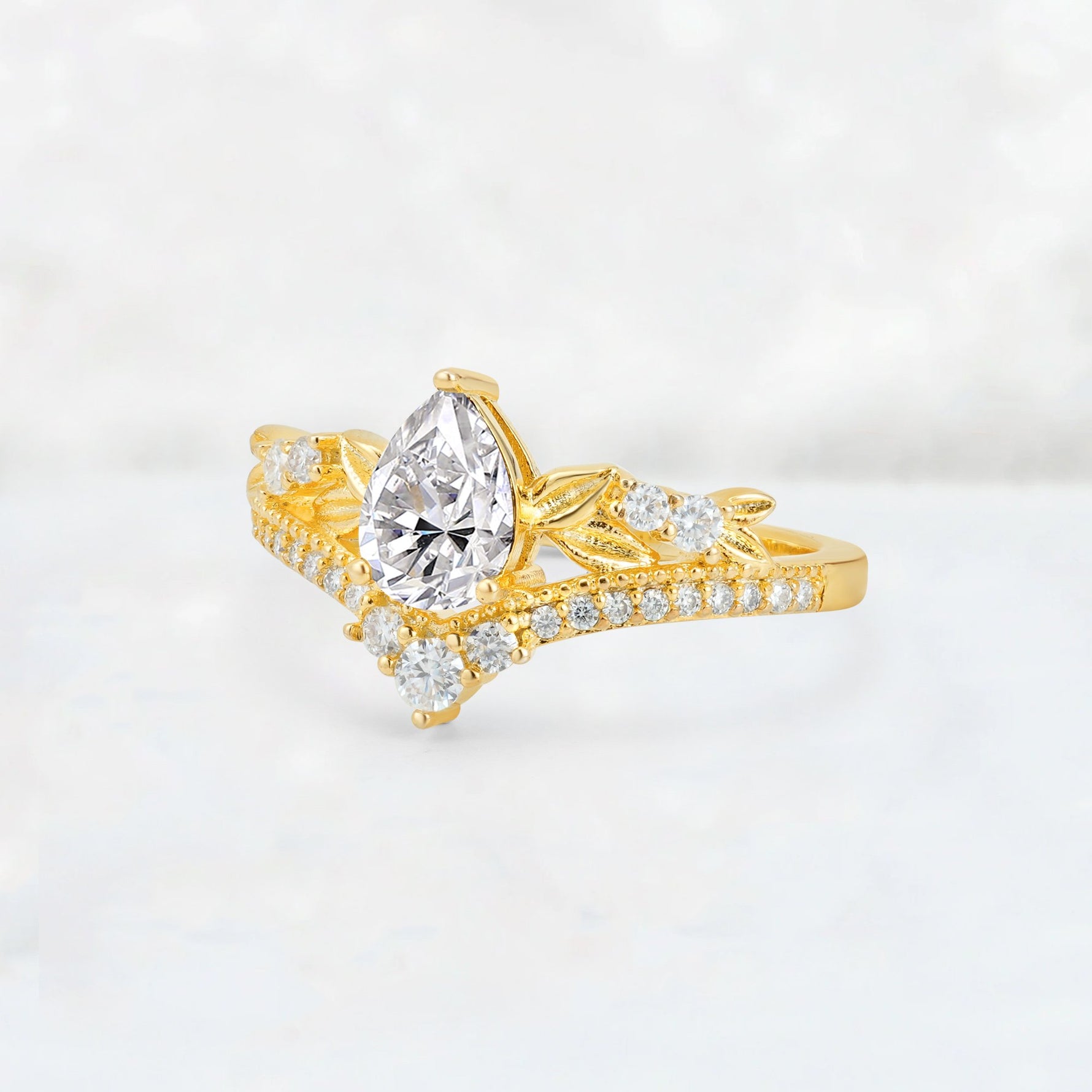Pear Cut Lab Diamond Leaf Chevron Bridal Ring Set - Additional view