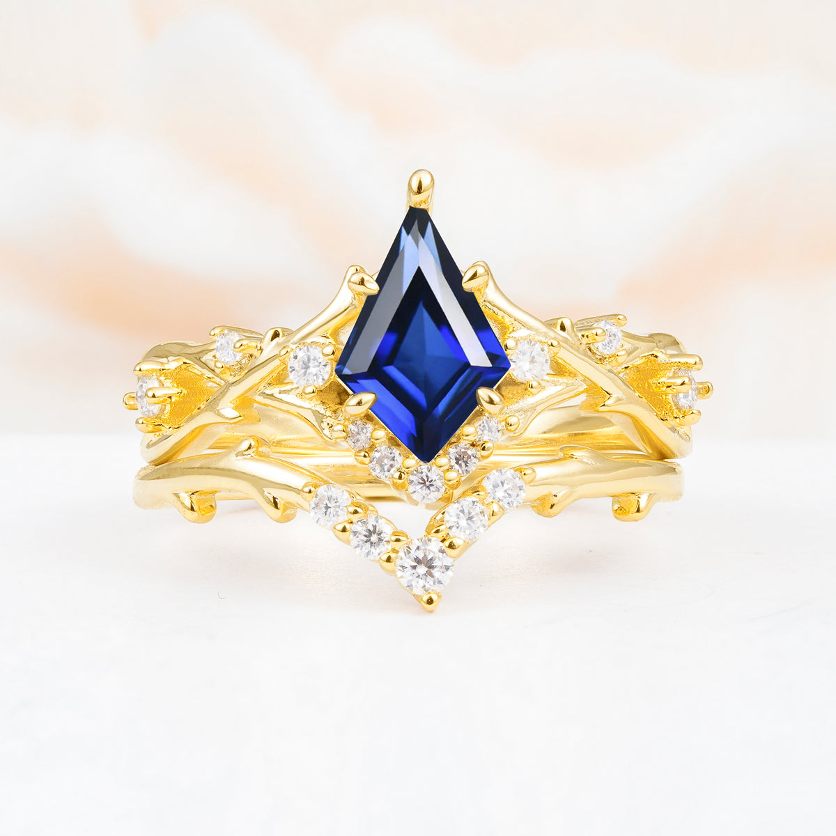 SR17607 Sapphire Ring - Yellow-Gold
