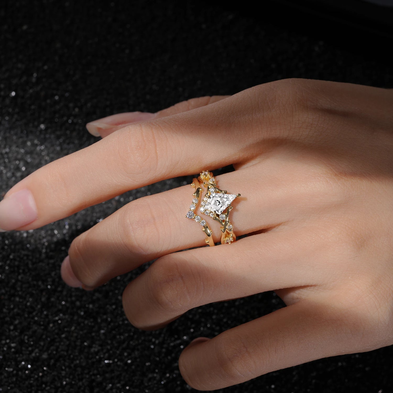 Natural Inspired Kite-Cut Lab-Grown Diamond Bridal Ring Set
