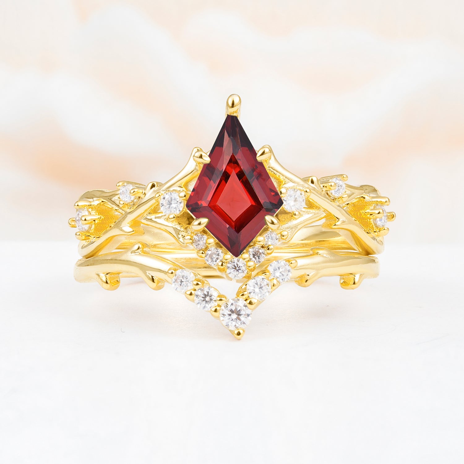 SR17607 Garnet Ring - Yellow-Gold