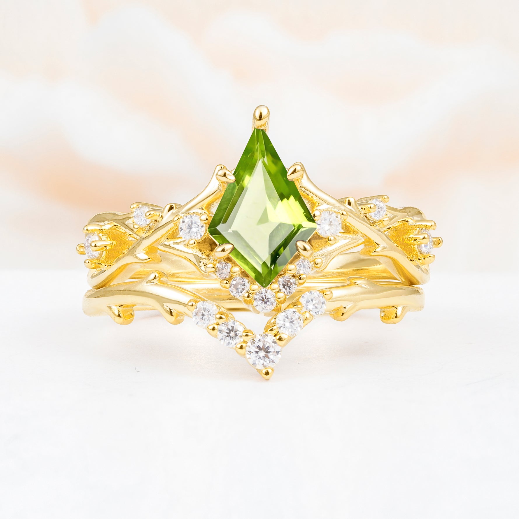 SR17607 Peridot Ring - Yellow-Gold