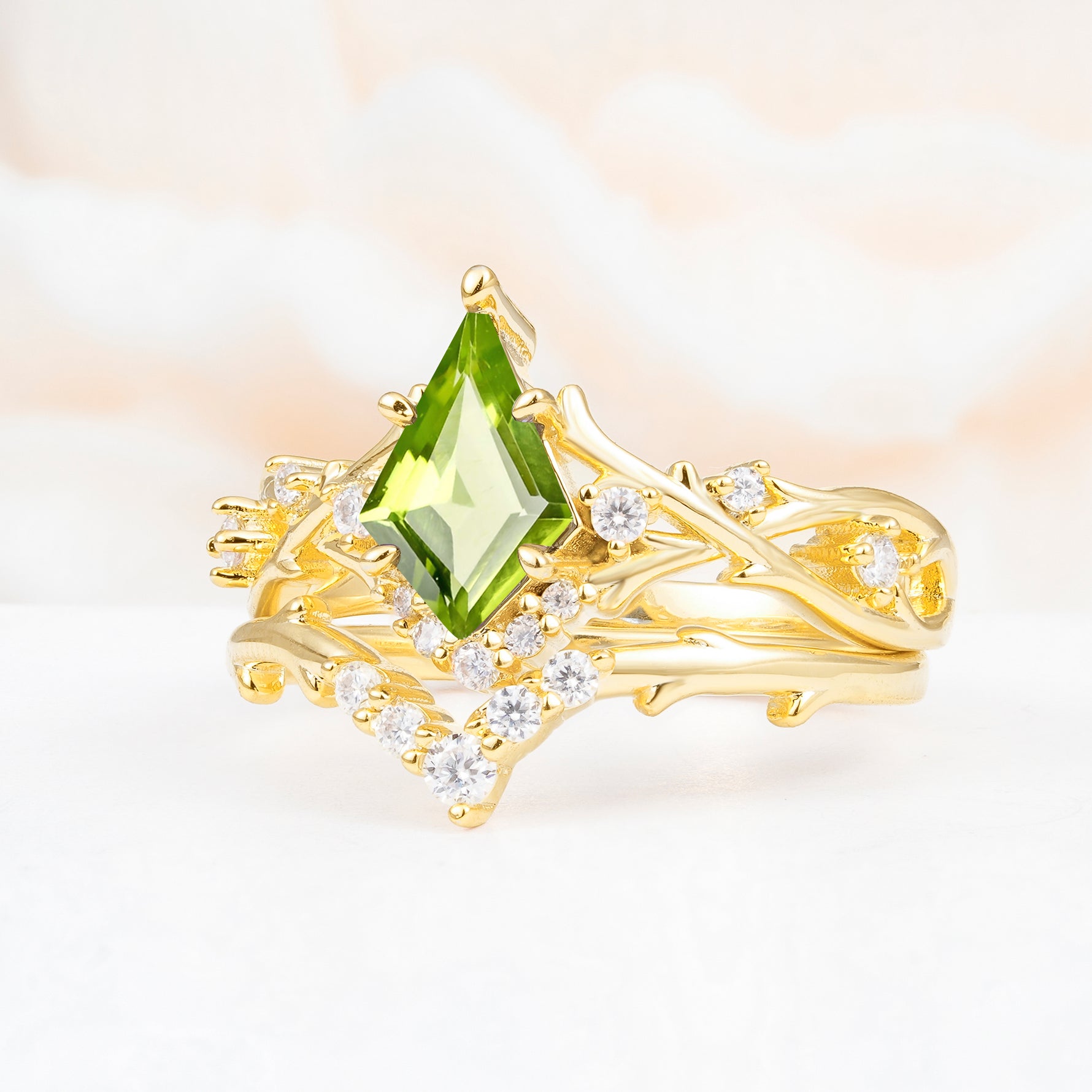 SR17607 Peridot Ring - White-Gold