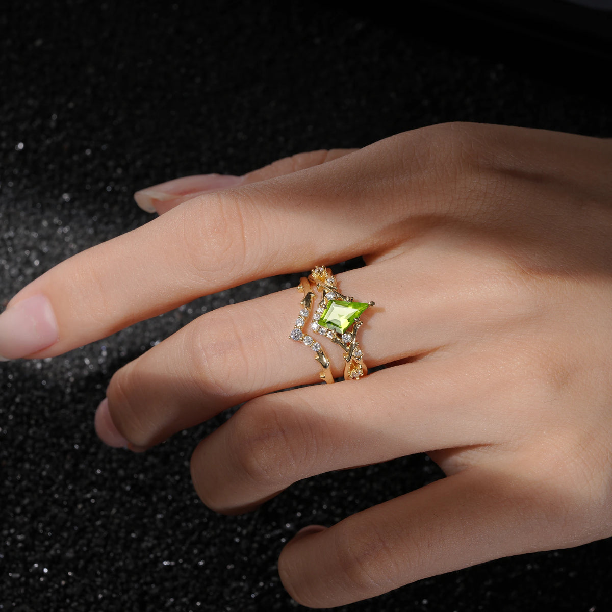 Natural Inspired Kite-Cut Peridot Bridal Ring Set