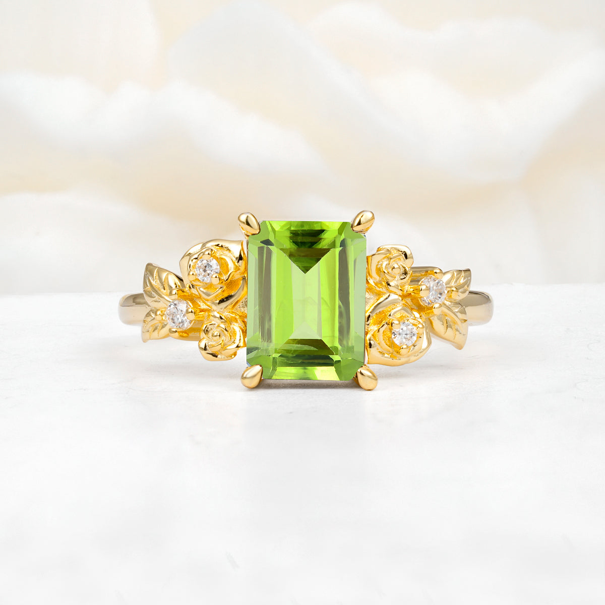 SR17645 Peridot Ring - Yellow-Gold