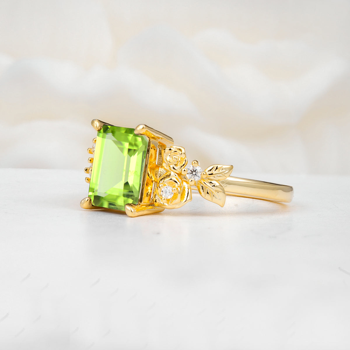 SR17645 Peridot Ring - White-Gold