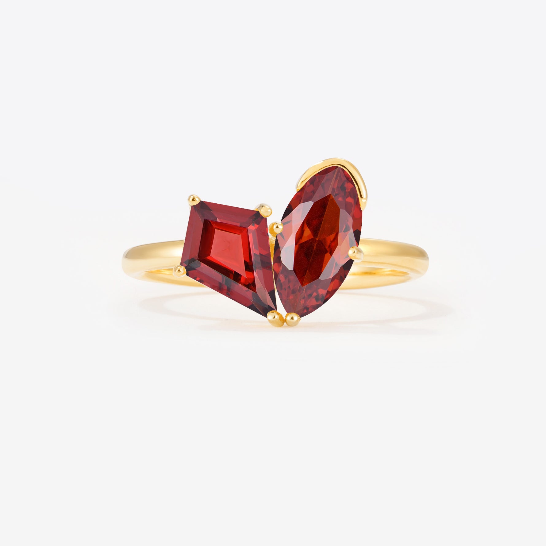 SR17654 Garnet Ring - Yellow-Gold