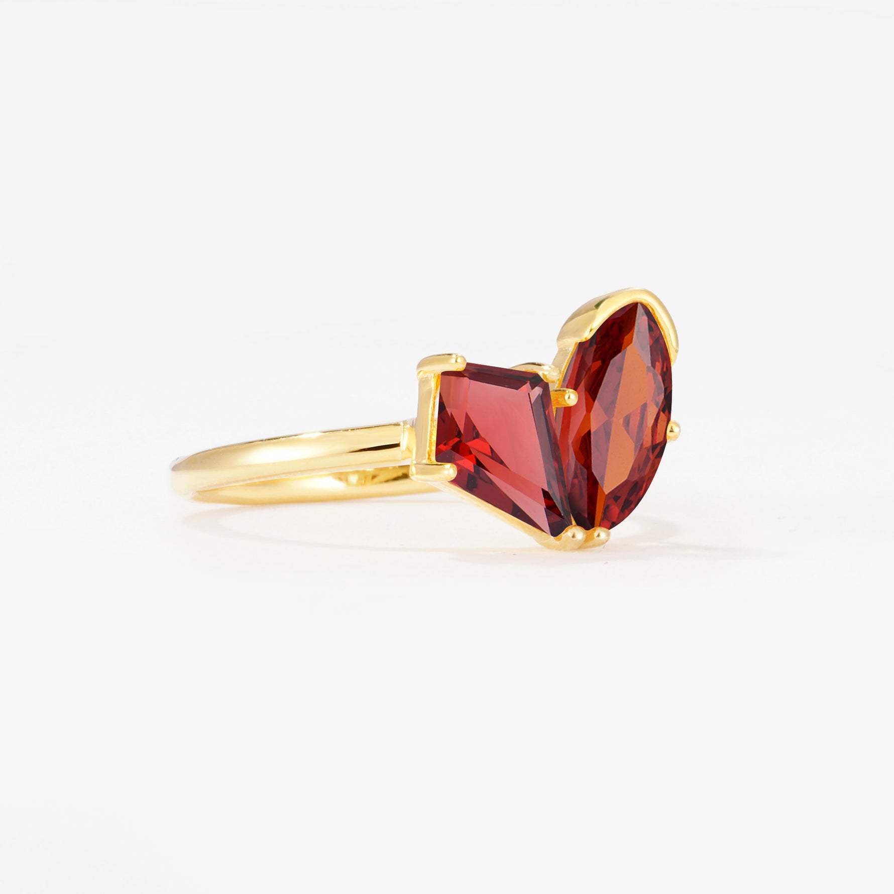 SR17654 Garnet Ring - White-Gold