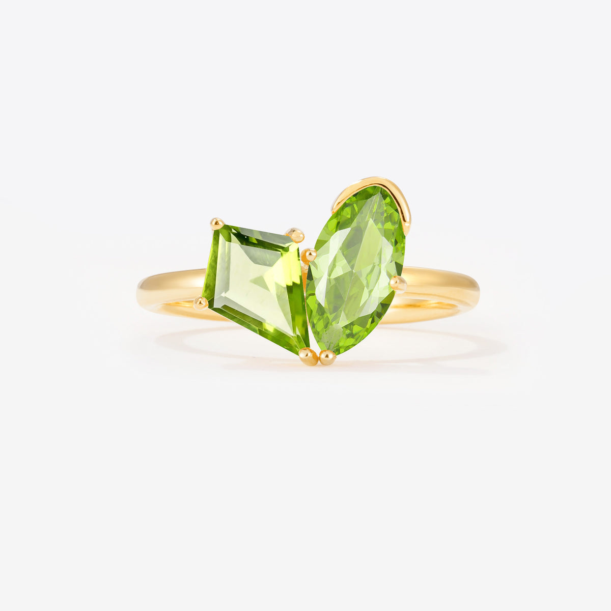 SR17654 Peridot Ring - Yellow-Gold