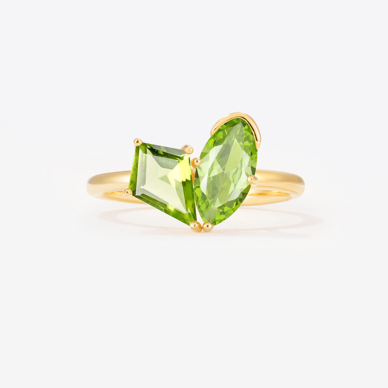 SR17654 Peridot Ring - Yellow-Gold