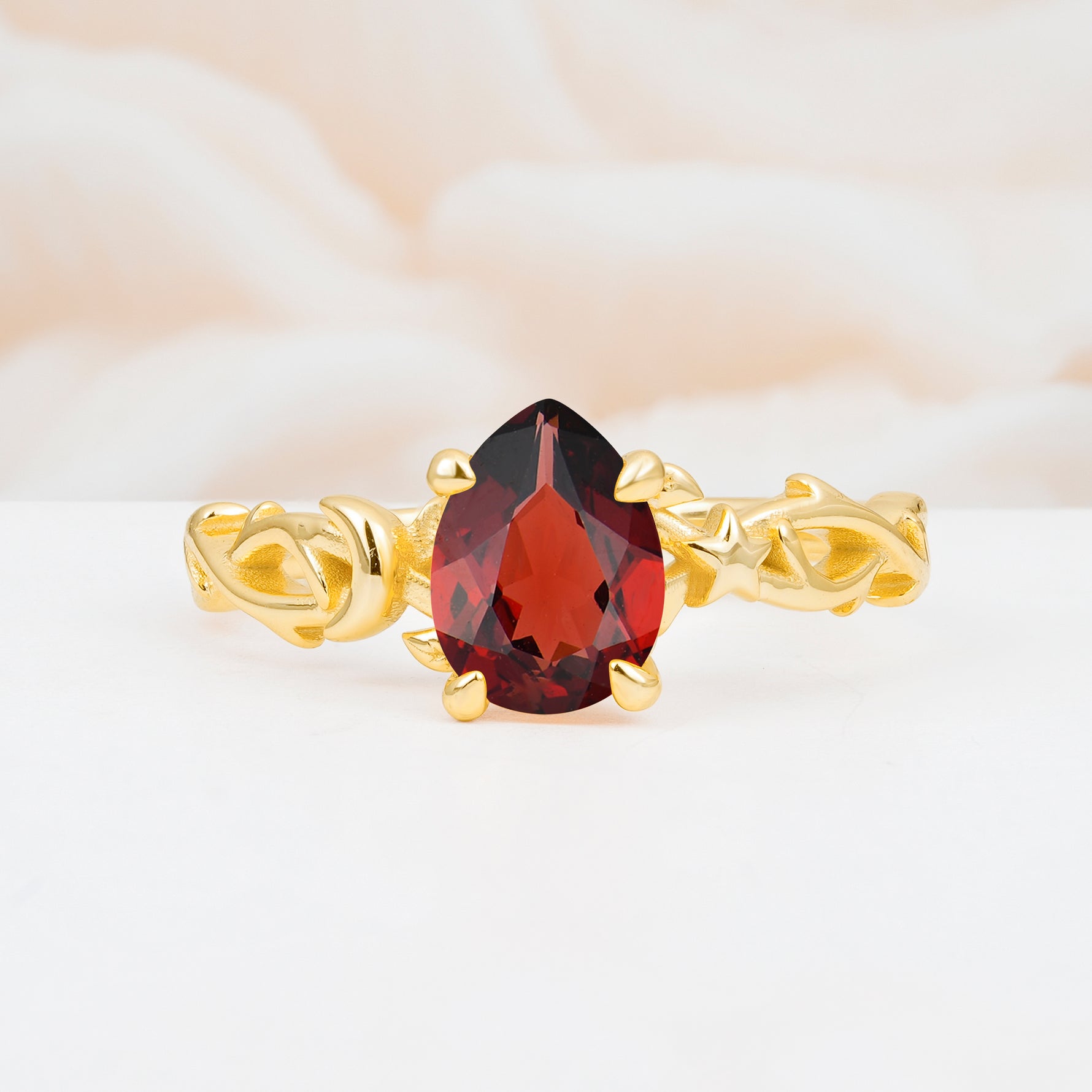 SR17666 Garnet Ring - Yellow-Gold