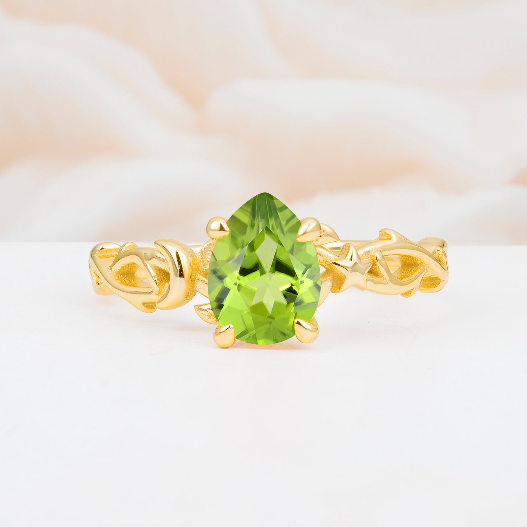 SR17666 Peridot Ring - Yellow-Gold