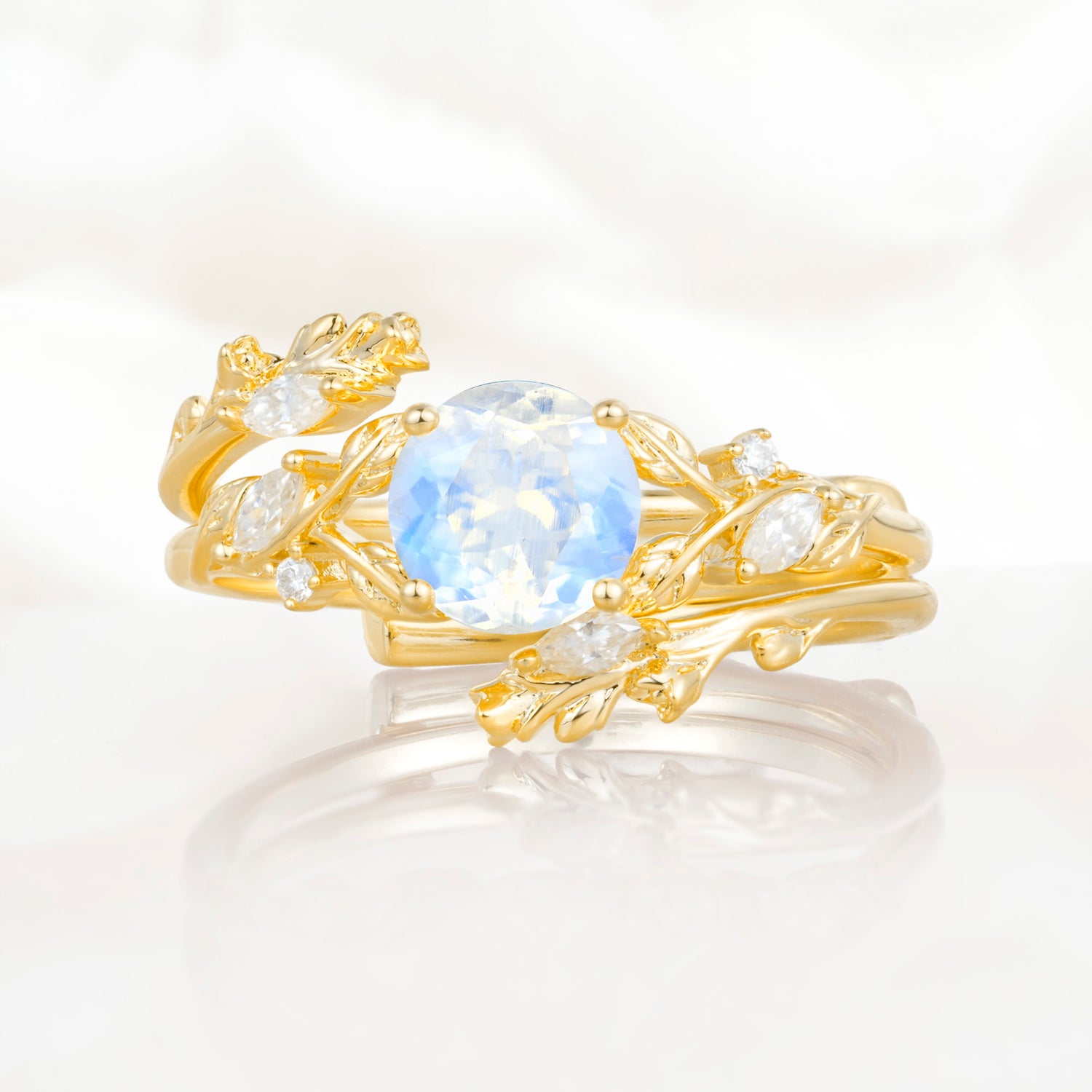 SR17688 Moonstone Ring - Yellow-Gold