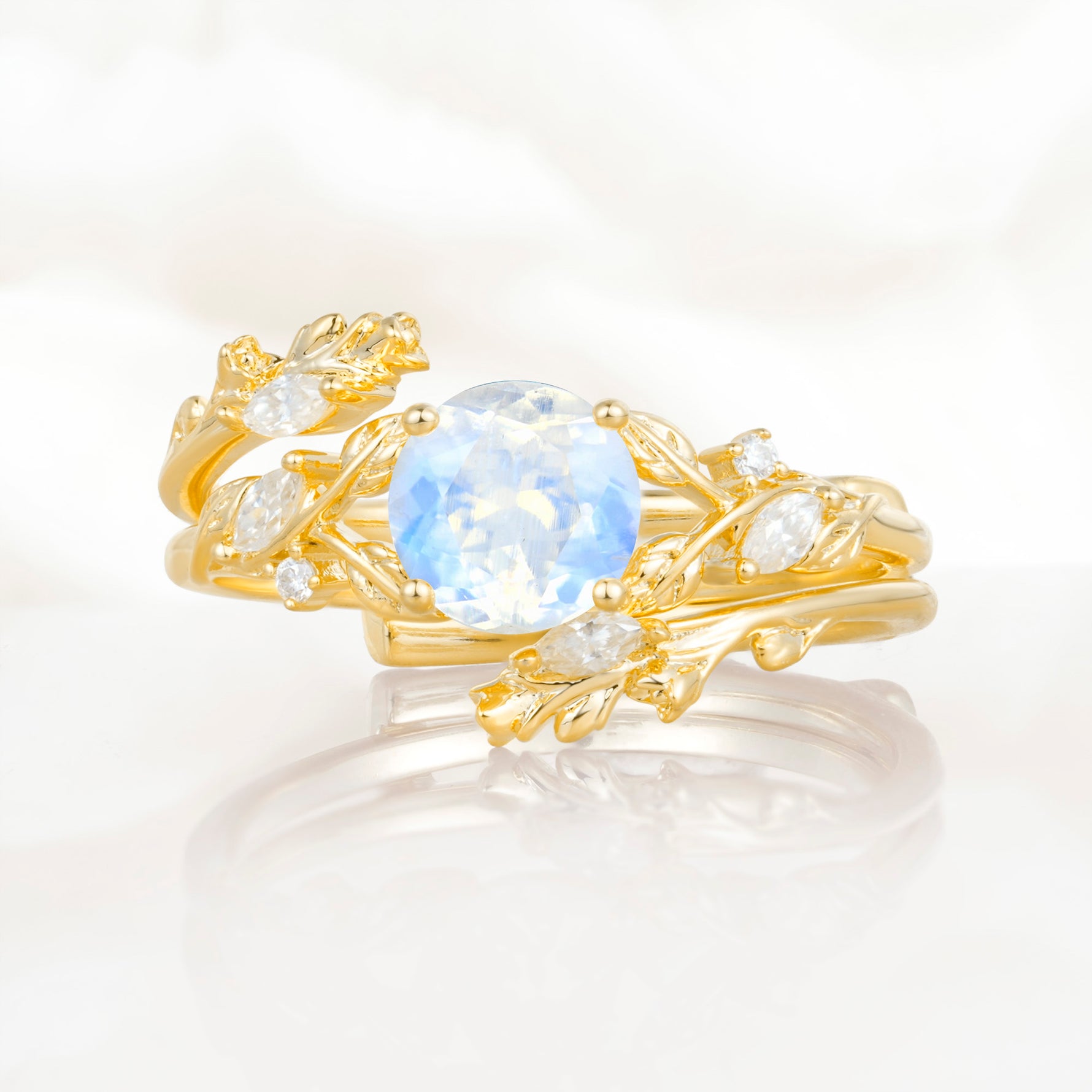 SR17688 Moonstone Ring - Yellow-Gold