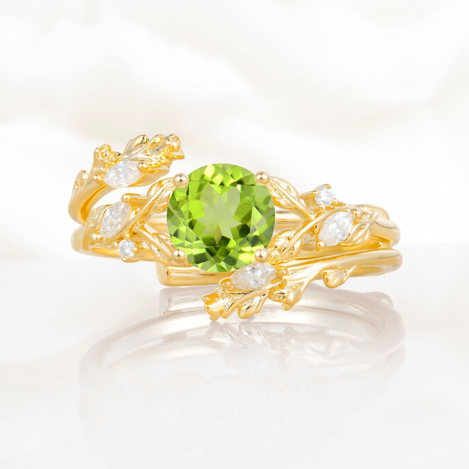 SR17688 Peridot Ring - Yellow-Gold
