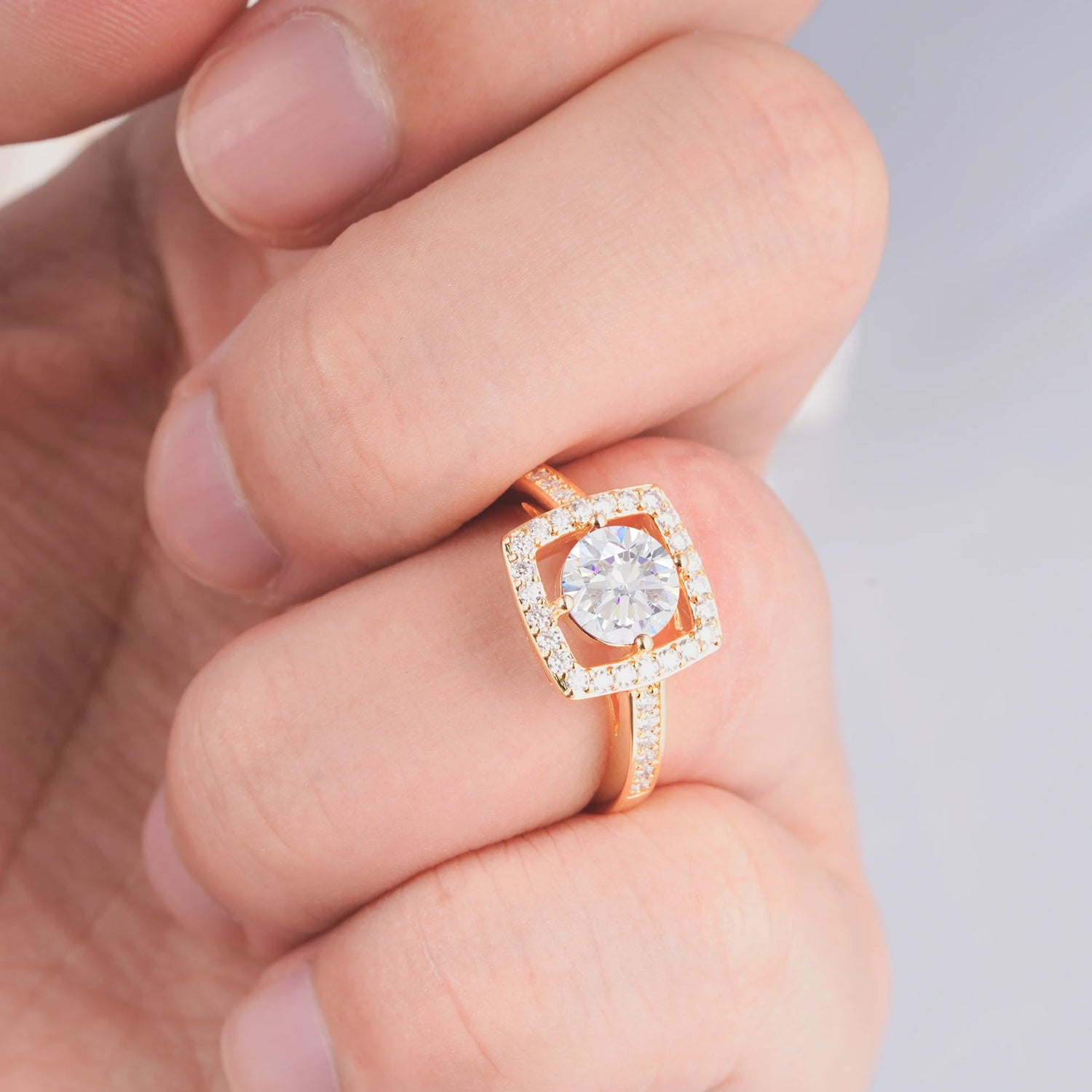 Elegant Halo Moissanite Ring with Round Cut - Ideal Anniversary Gift