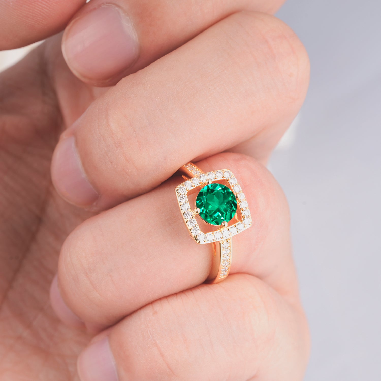 Elegant Halo Emerald Ring with Round Cut - Ideal Anniversary Gift