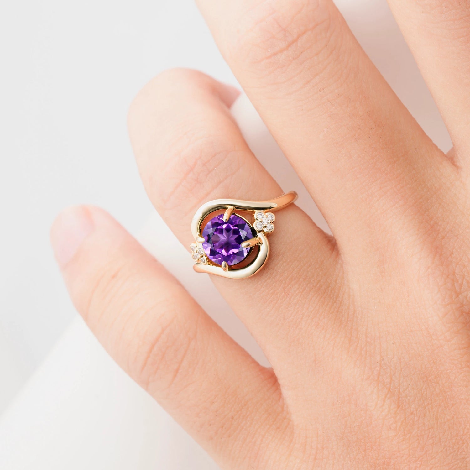 Luxurious And Creative Round Cut Amethyst Engagement Ring