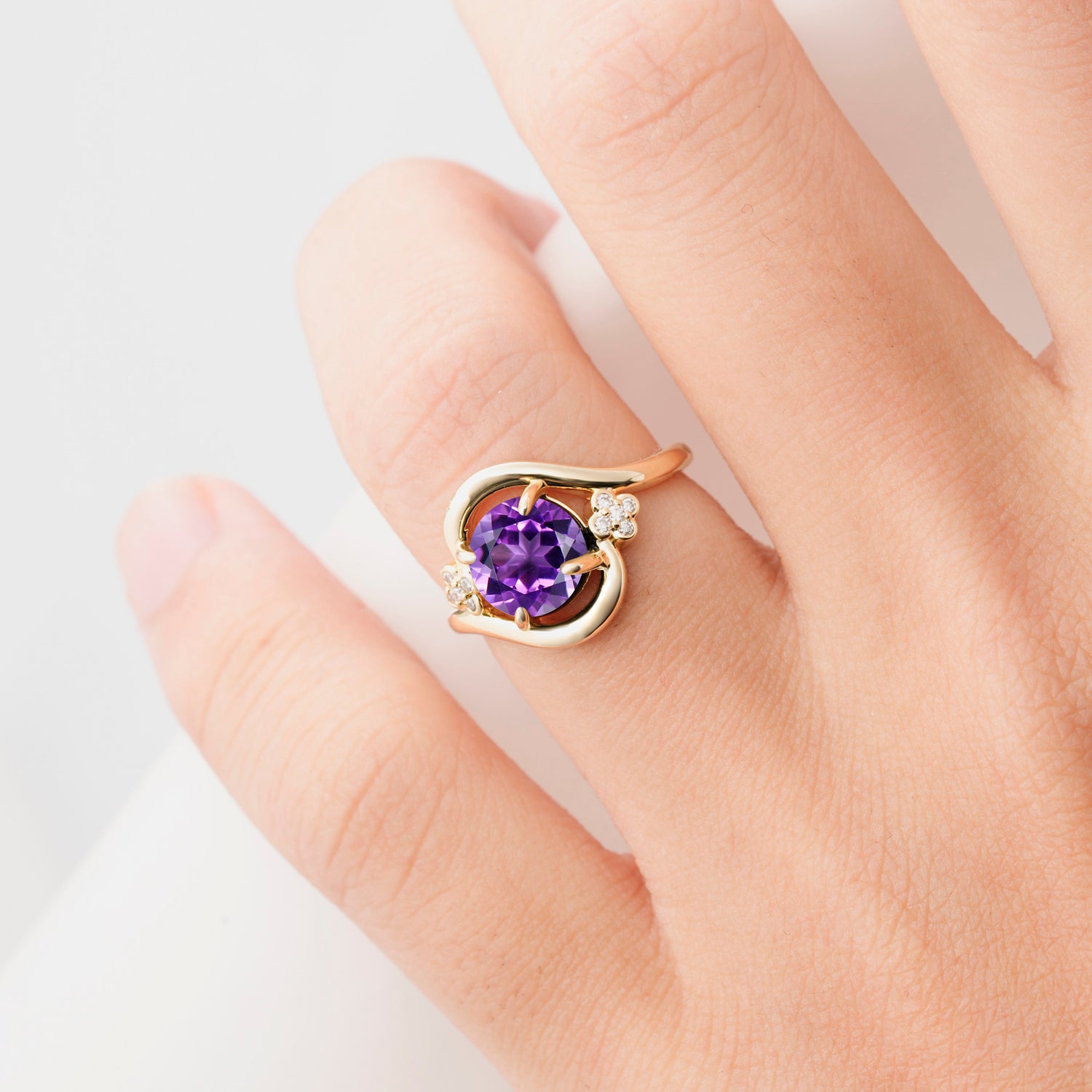 Luxurious And Creative Round Cut Amethyst Engagement Ring