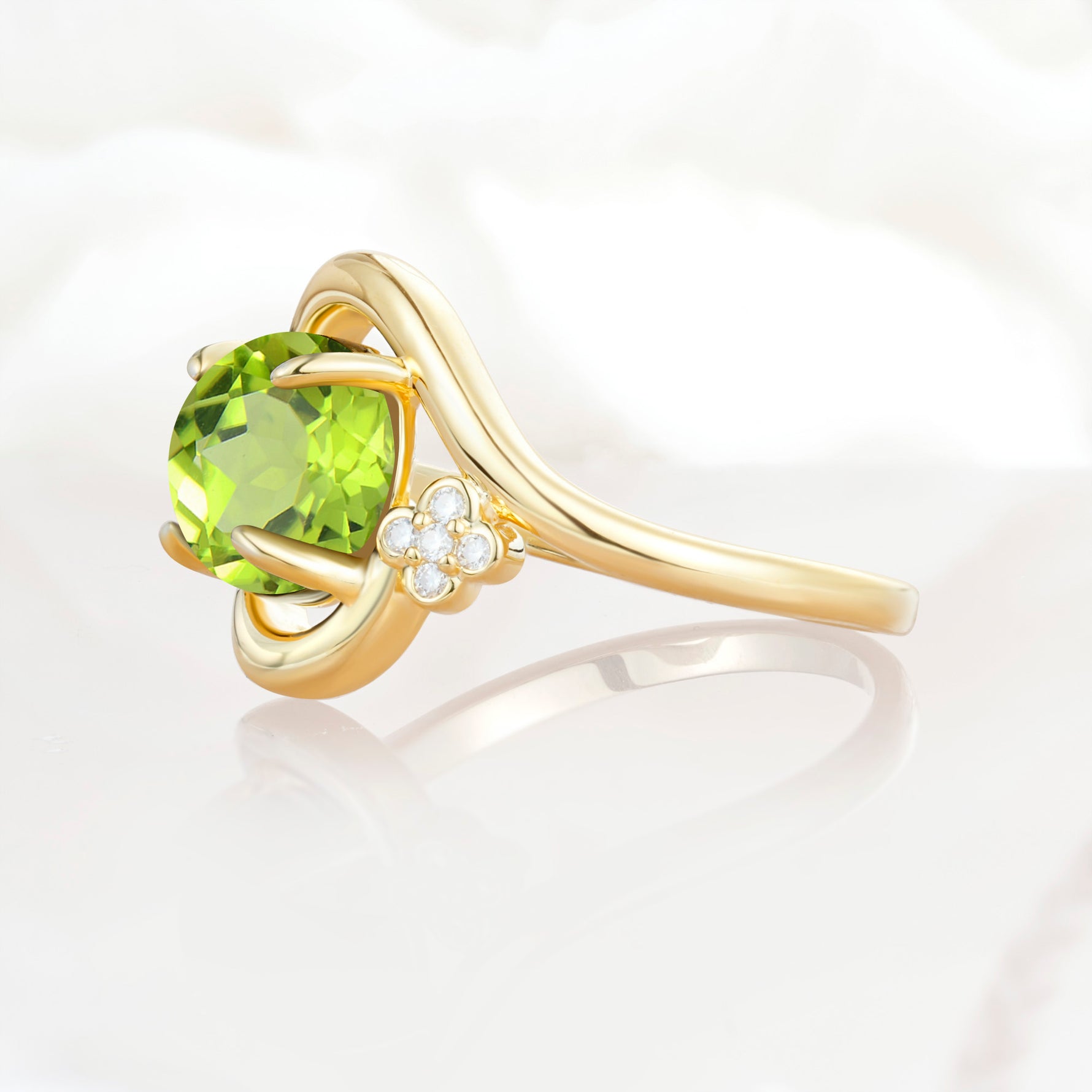 SR19482 Peridot Ring - White-Gold