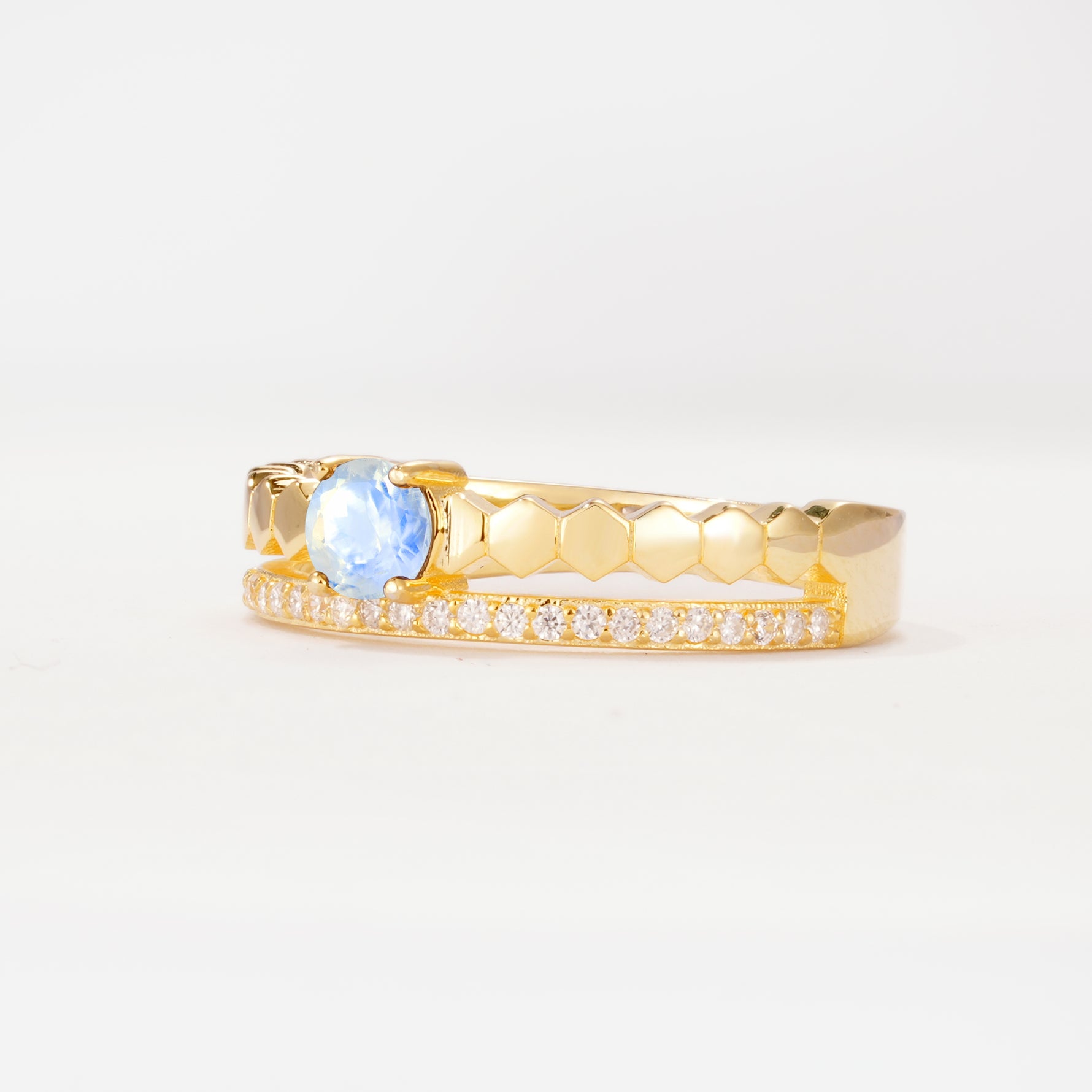 SR20086 Moonstone Ring - White-Gold