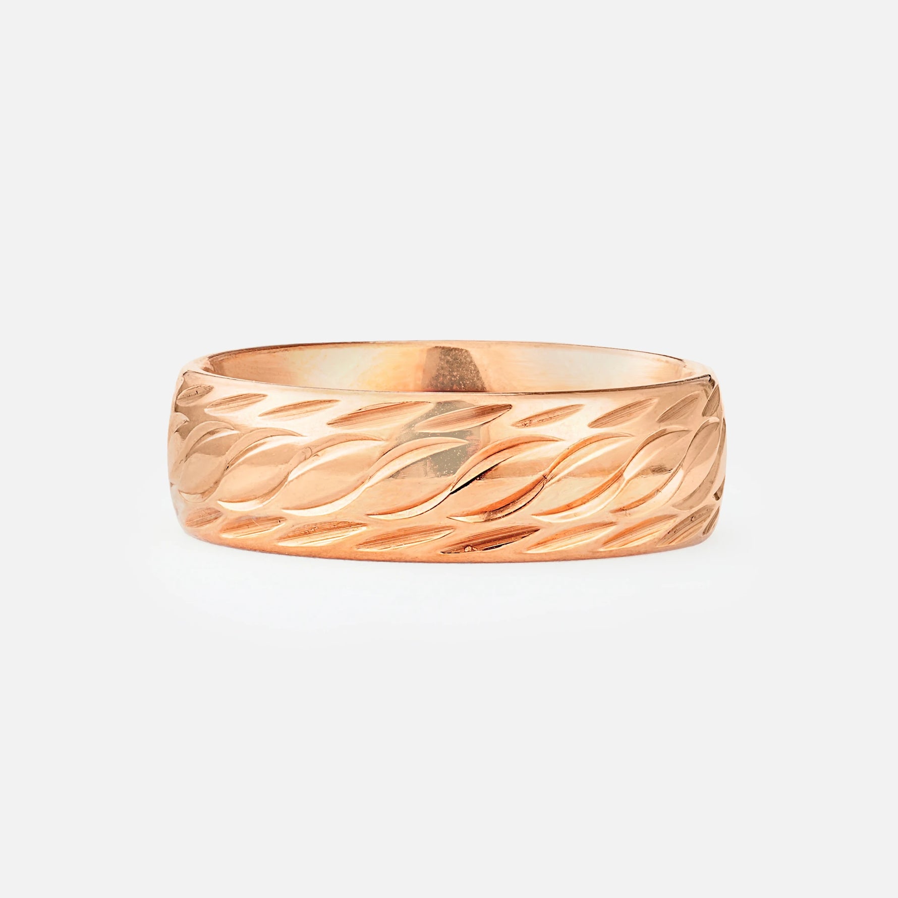 Botanical Leaf Men’s Wedding Band with Engraved Pattern - Additional view