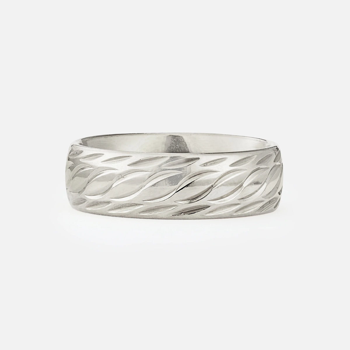 Botanical Leaf Men’s Wedding Band with Engraved Pattern - Additional view